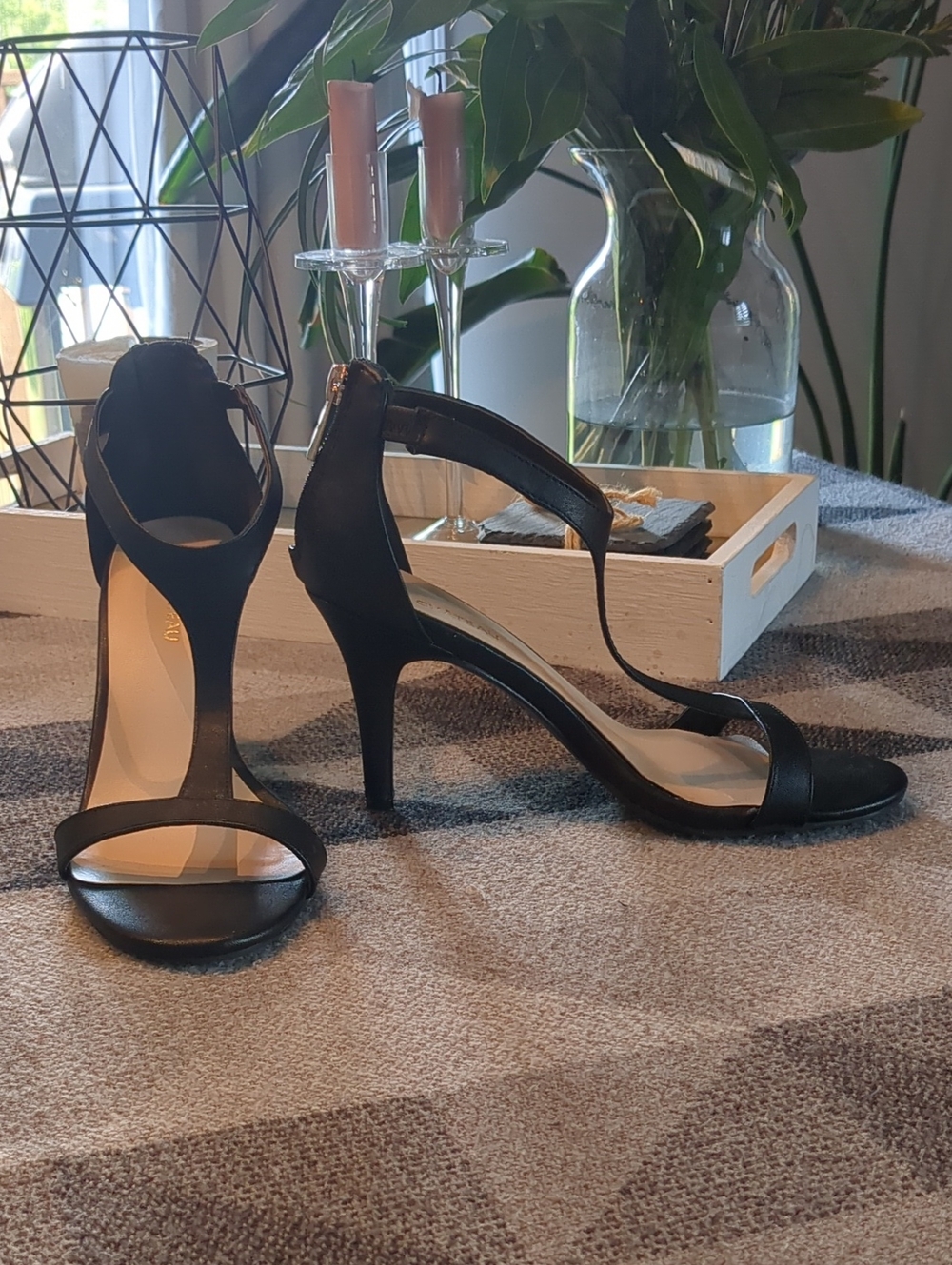 Women's Black T-Strap High Heel Sandals - Brand Unspecified